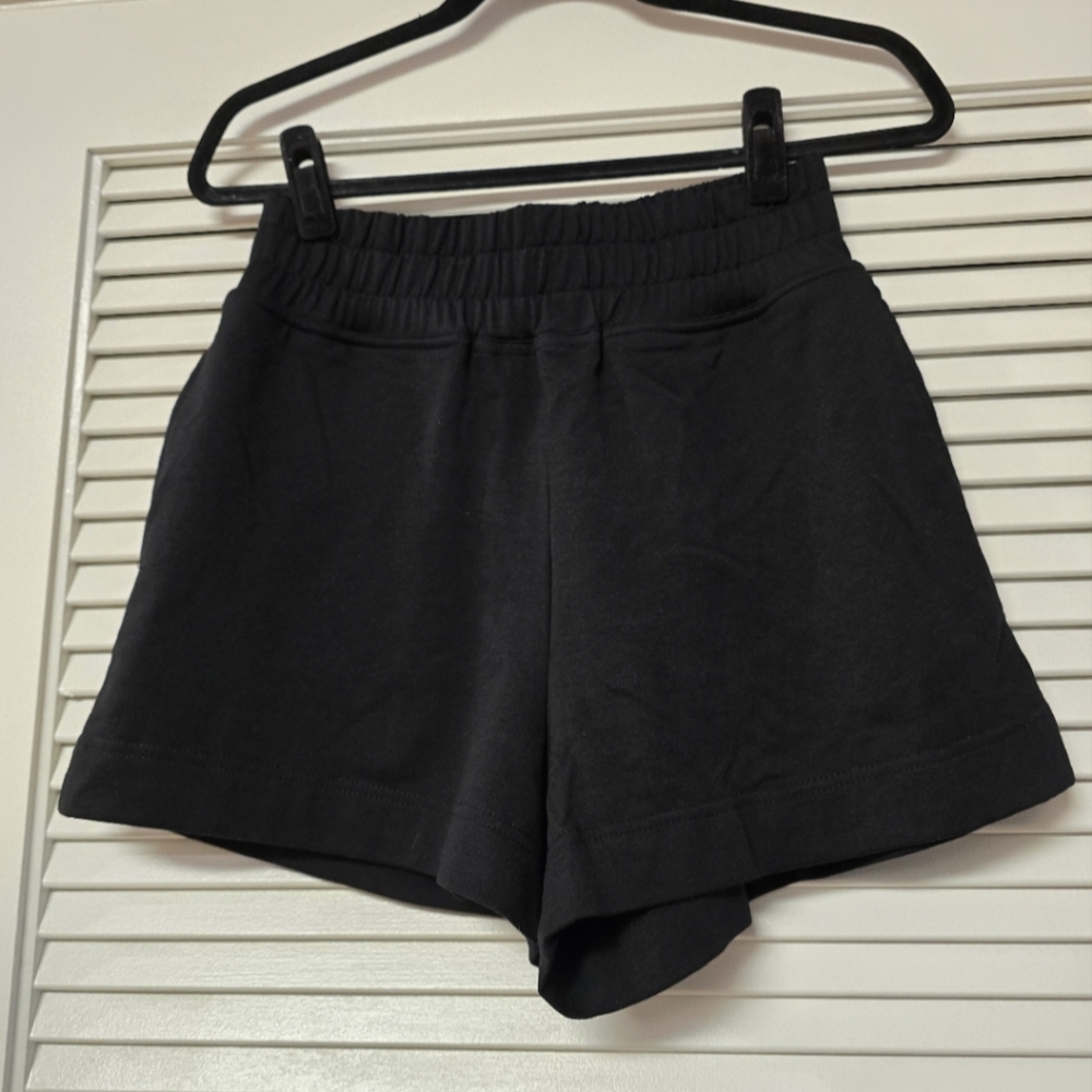 Aster - Black Casual Athletic Shorts With Elastic Waistband & Pockets